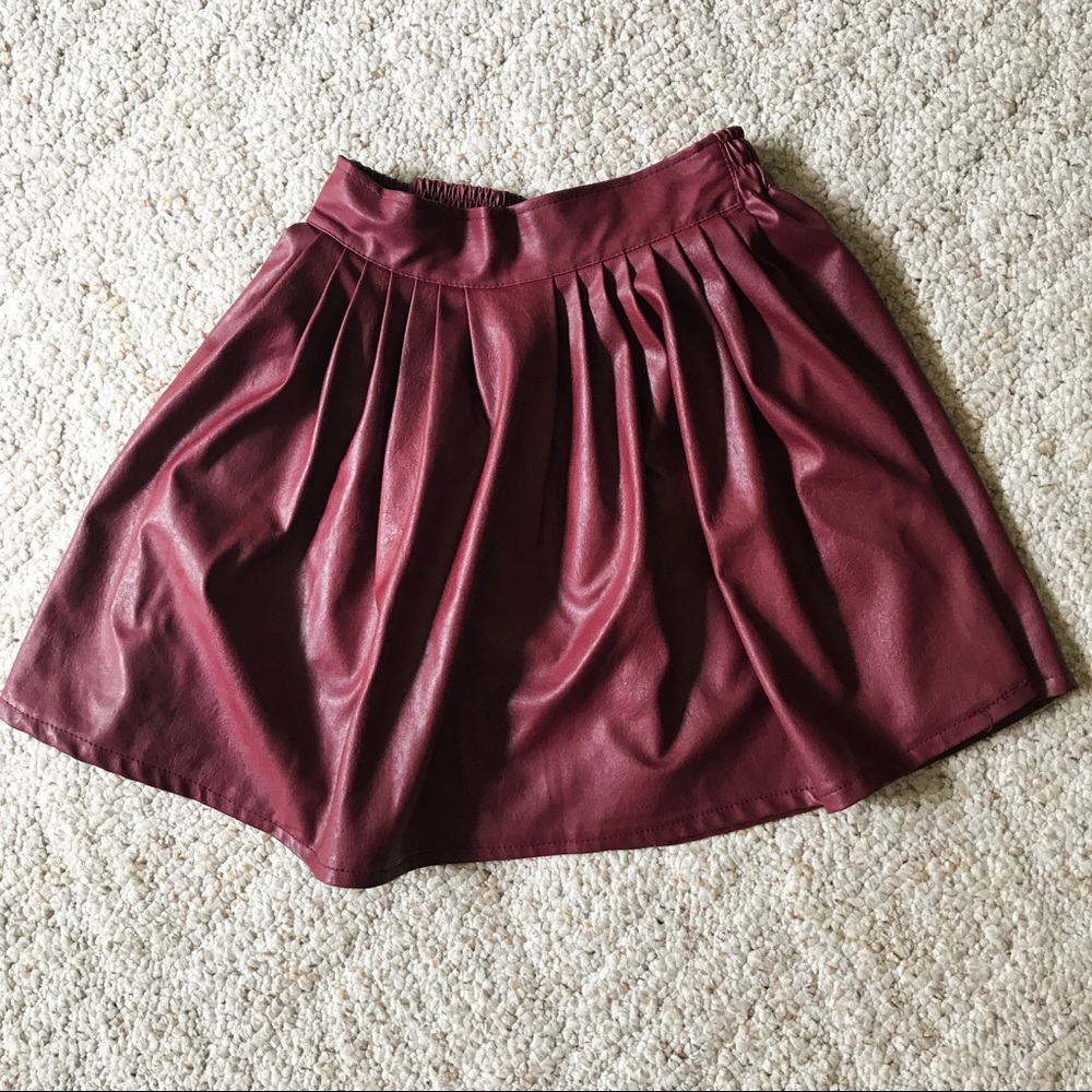 1H SALE! ⚠️Hearts & Bows Faux Leather Skirt